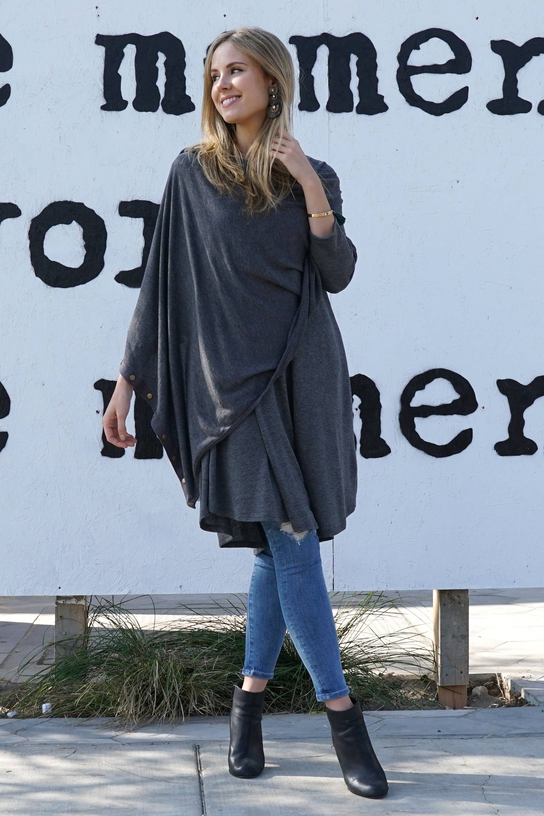 42POPS - 0522 Convertible shawl w/ snap buttons SI-7657 Zenana Consgt.