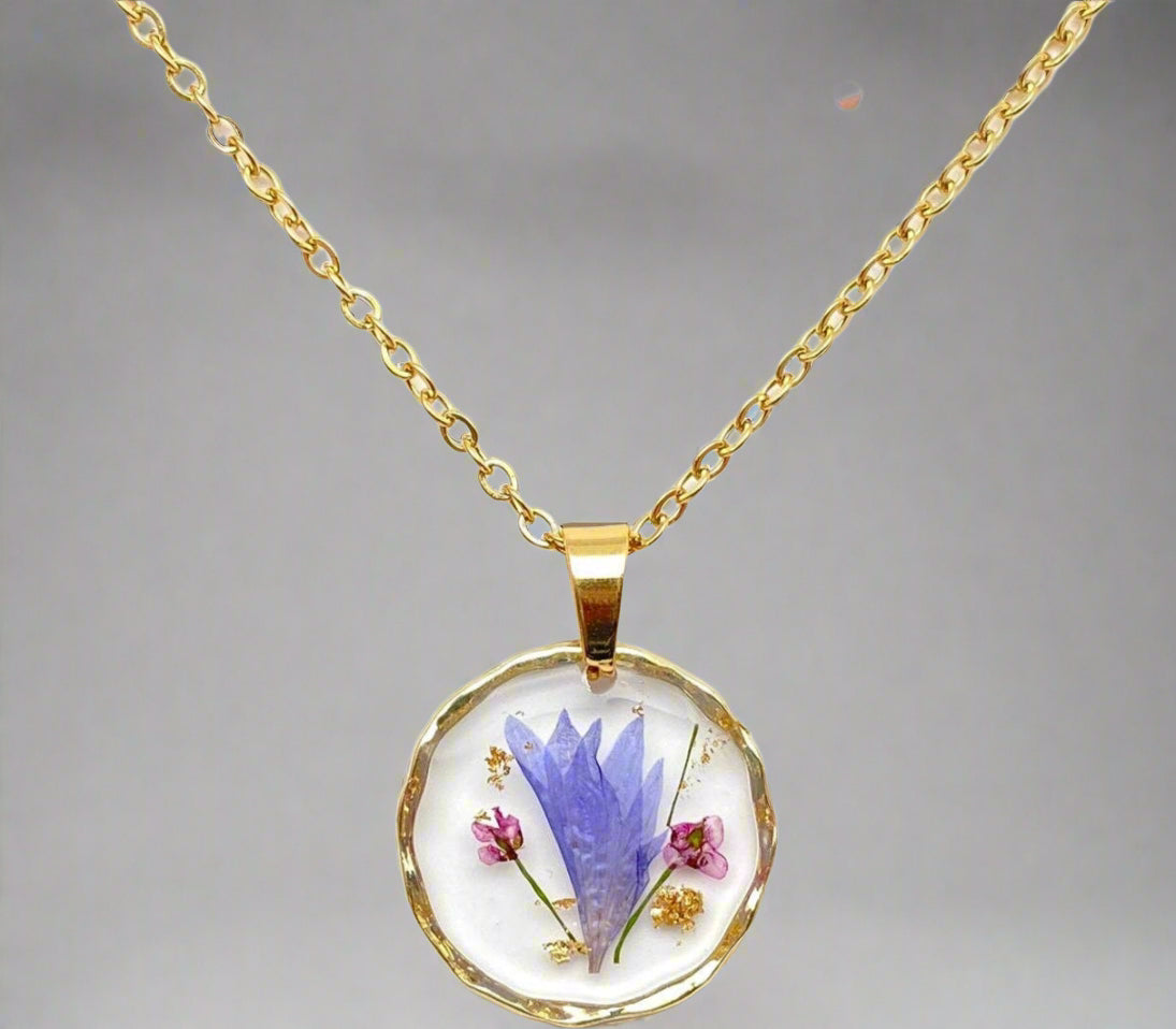 Real pressed flower round pendant necklace in clear resin. Lightweight, nature-inspired, and handcrafted for a unique botanical jewelry statement.
