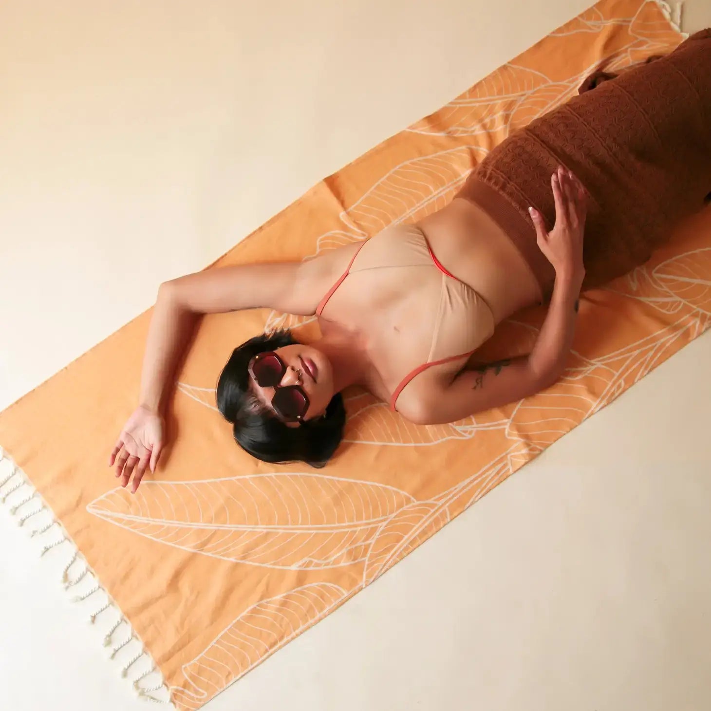 Ultra-absorbent, quick-drying beach towel with bold banana leaf print. Lightweight, sand-resistant, and perfect for beach days or poolside lounging.