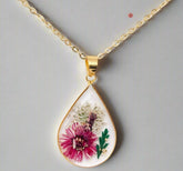 Teardrop necklace with real pressed dried flowers in resin. Unique floral charm with stainless steel chain and copper frame. Nature-inspired and handcrafted.