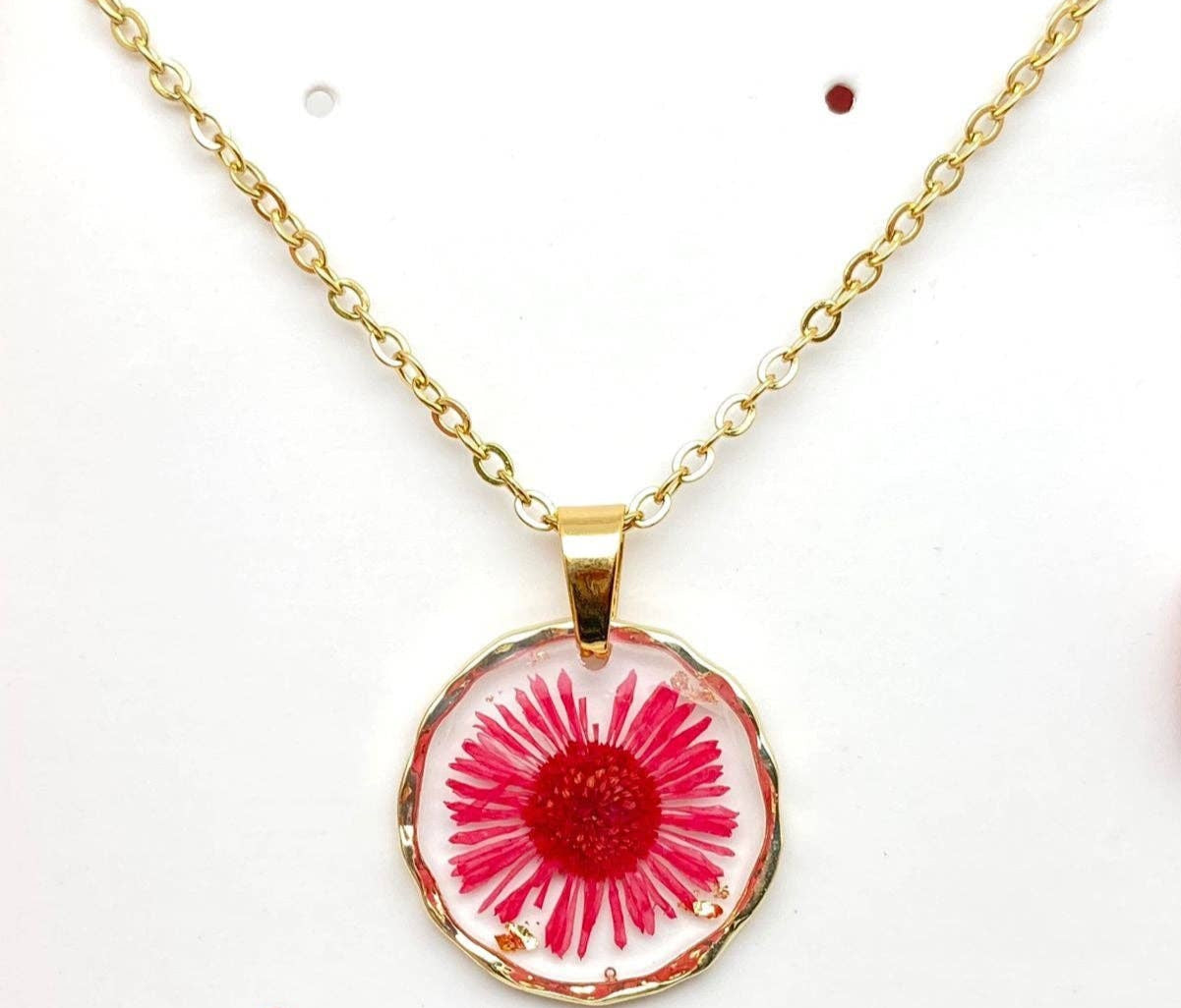 Real pressed flower round pendant necklace in clear resin. Lightweight, nature-inspired, and handcrafted for a unique botanical jewelry statement.