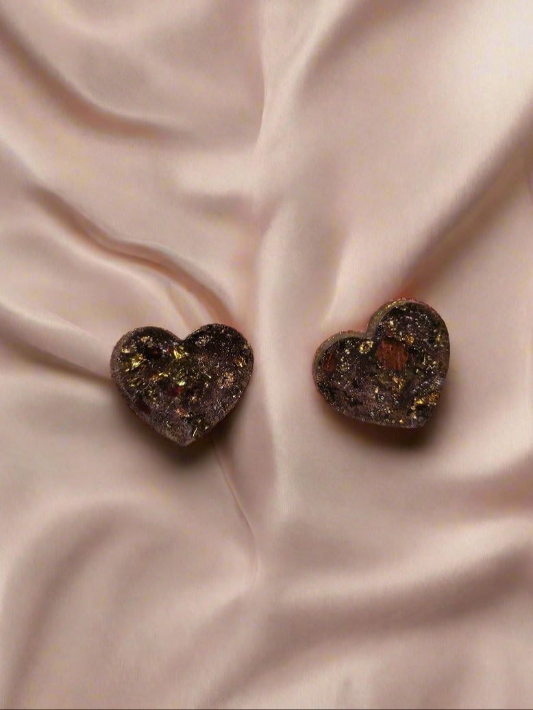 Handcrafted Floral Resin Earrings feature real dried flowers preserved in clear resin, creating unique, nature-inspired jewelry. Lightweight and stylish, each piece is one-of-a-kind and perfect for everyday wear or gifting. Celebrate the beauty of nature with these timeless accessories!