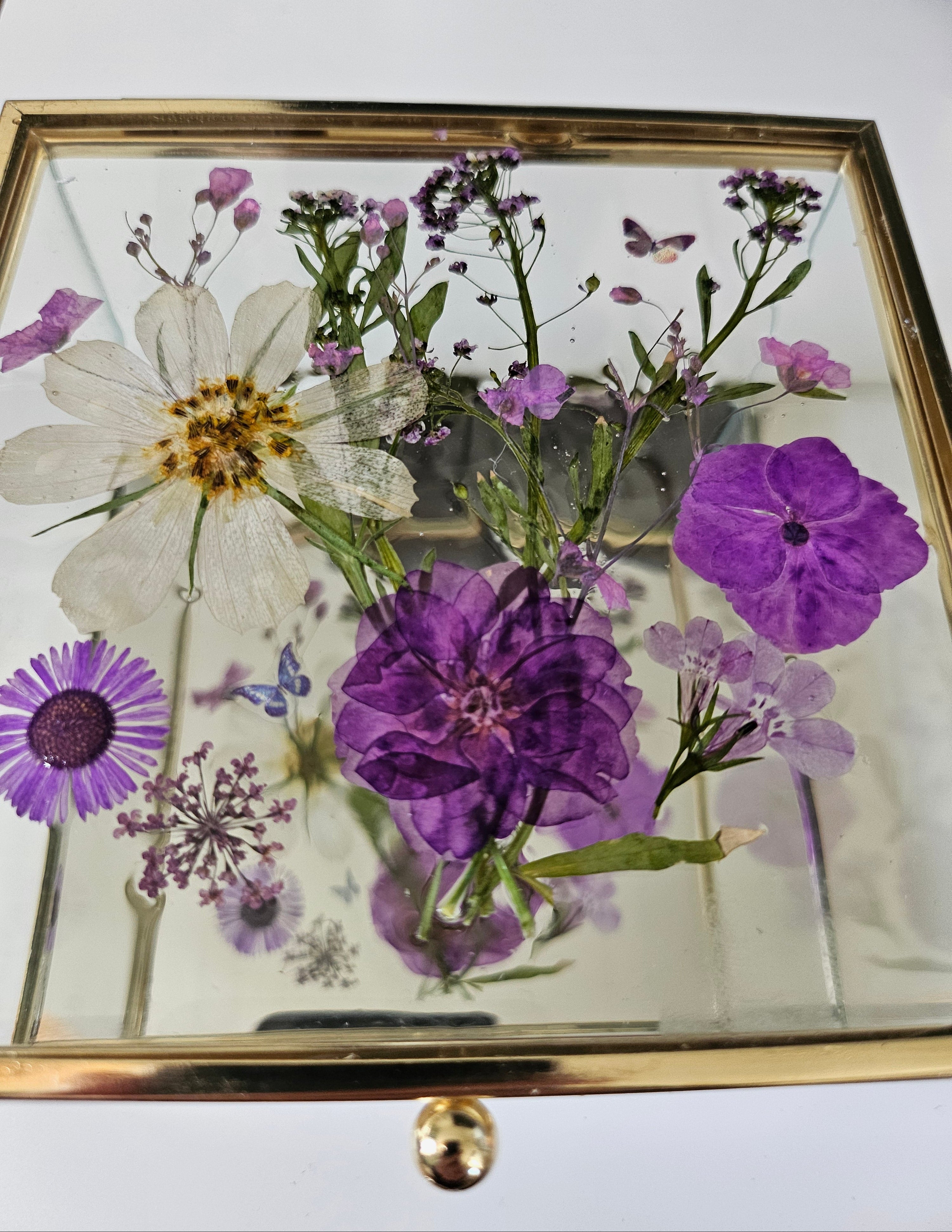 Floral mirrored keepsake and jewelry box with real pressed flowers. A 5" botanical glass box by artist Angel Singh, blending elegant storage with preserved floral art.