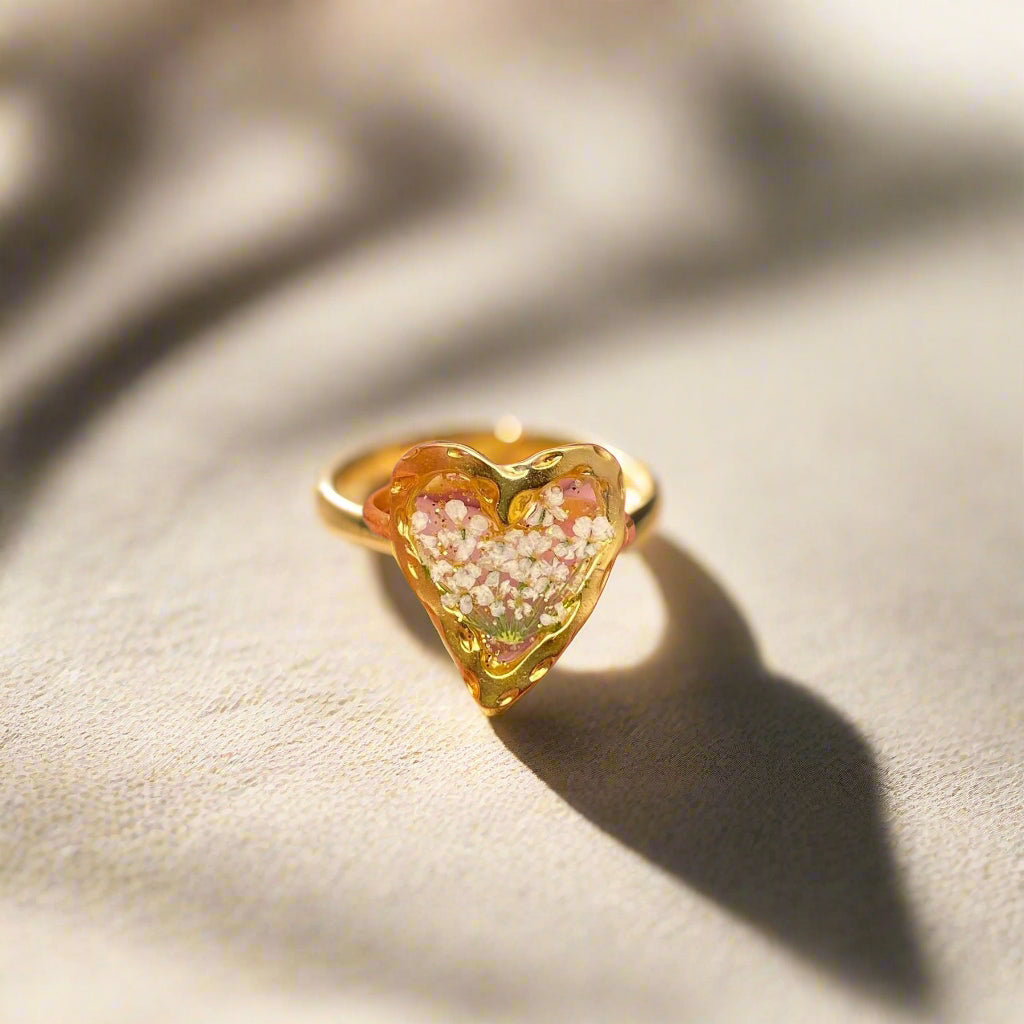 Adjustable 18K gold-plated handmade floral ring made of stainless steel. Non-tarnish, hypoallergenic, high-polish finish—perfect for daily wear or gifting.