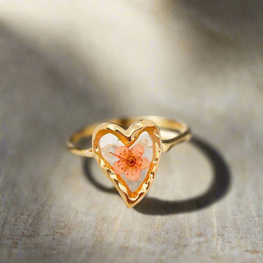 Golden Geometry Floral Ring with real False Spiraea in resin and 18K gold-plated stainless steel. Adjustable, hypoallergenic, and uniquely nature-inspired.