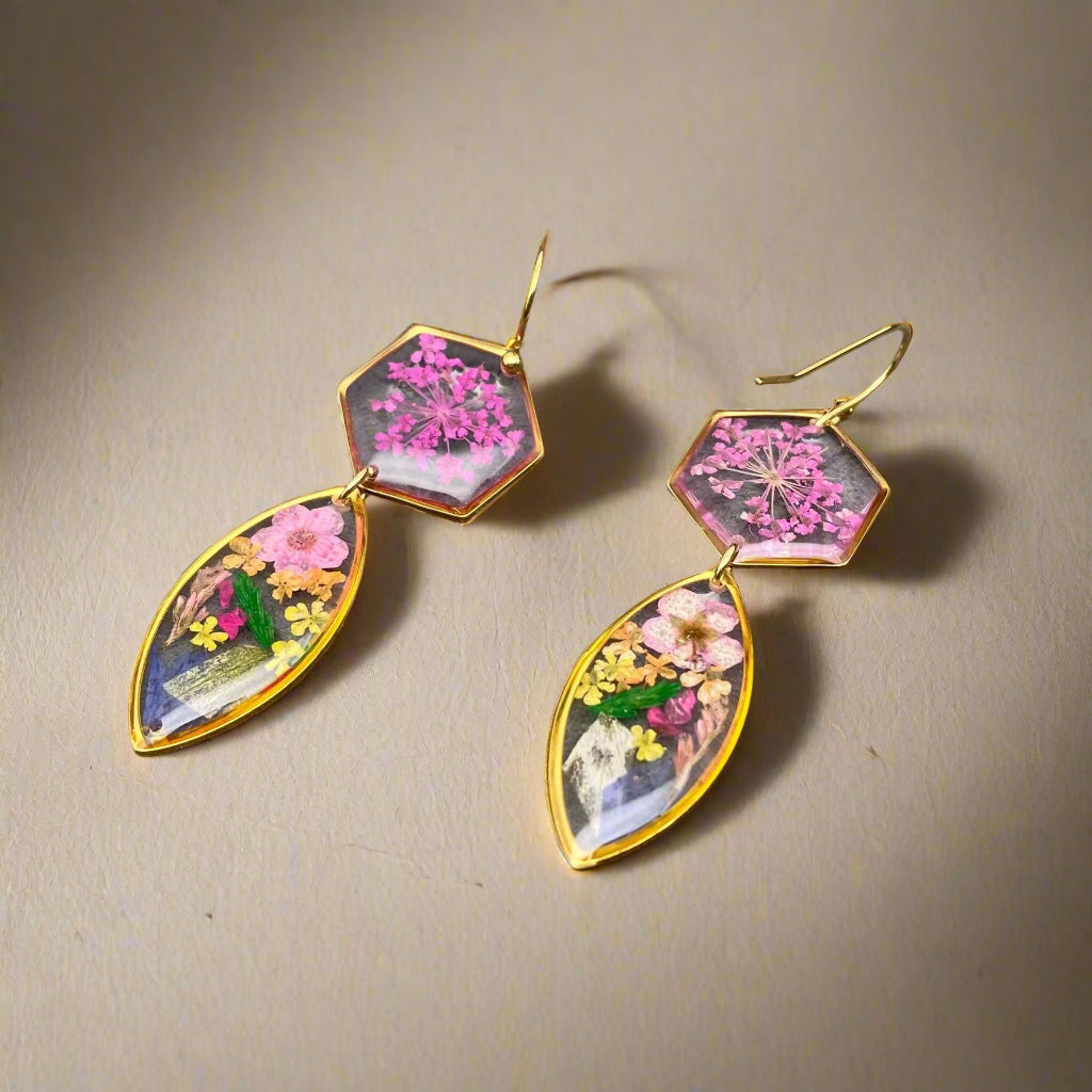 Handmade drop earrings with real pressed flowers in resin and 18K gold-plated stainless steel. Each 52mm pair is lightweight, elegant, and nature-inspired