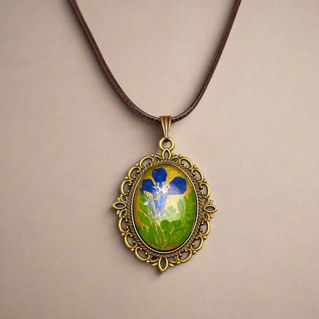 Palace Bloom Vintage Floral Necklace with real dried flowers in resin, antique-style pendant, and waxed rope chain. Lightweight, elegant, and one-of-a-kind.