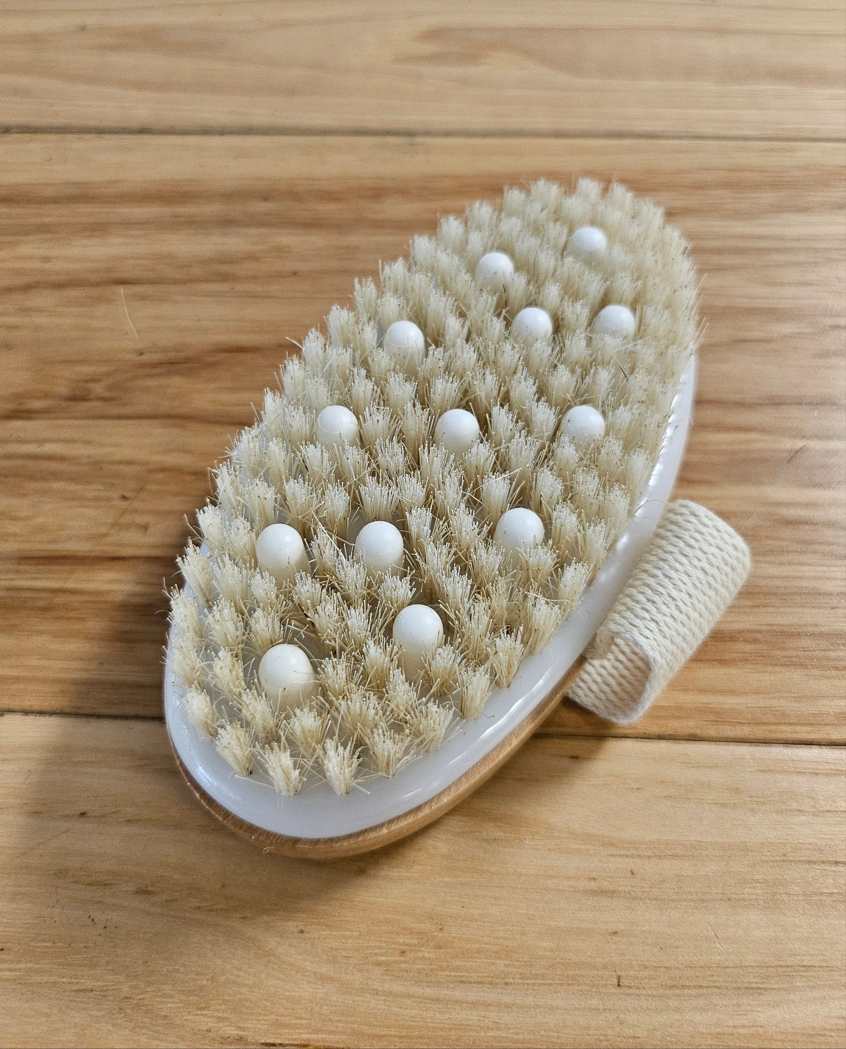 Natural dry brushing body brush with boar bristles & massage nodes. Exfoliates, boosts circulation, supports lymphatic drainage & glowing skin.