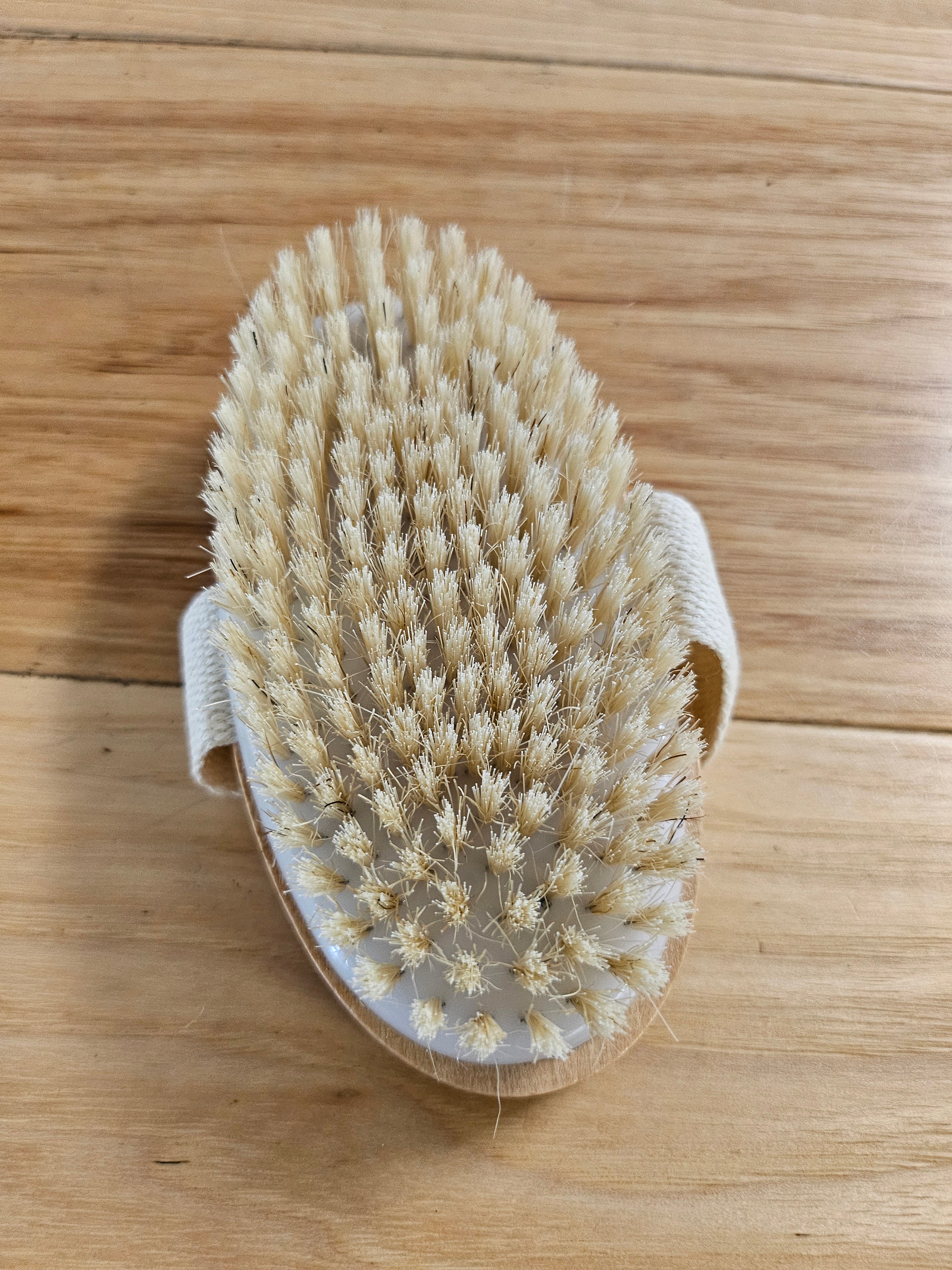 Natural dry brushing body brush with boar bristles & massage nodes. Exfoliates, boosts circulation, supports lymphatic drainage & glowing skin.