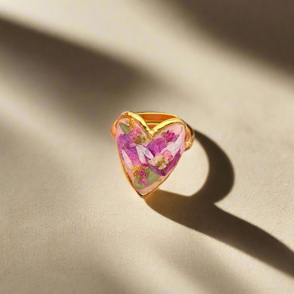 Adjustable 18K gold-plated handmade floral ring made of stainless steel. Non-tarnish, hypoallergenic, high-polish finish—perfect for daily wear or gifting.