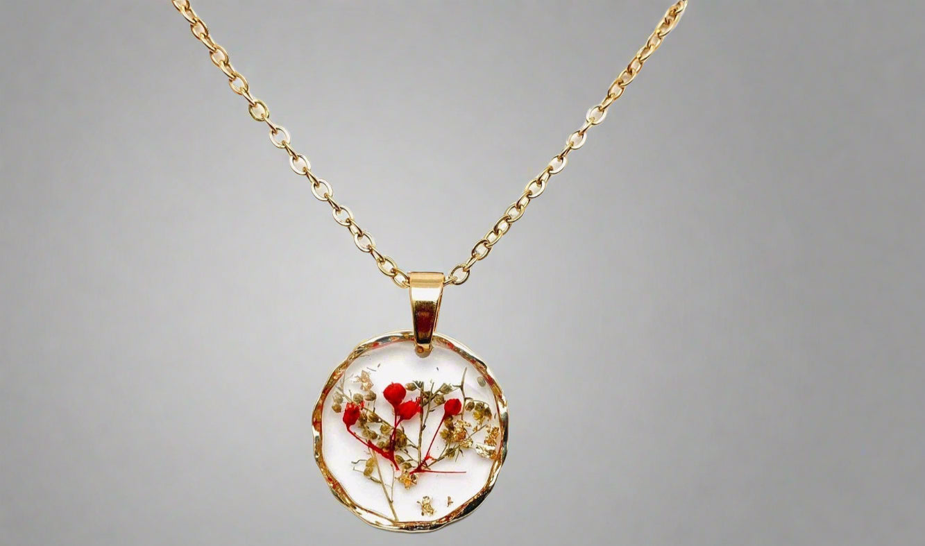 Real pressed flower round pendant necklace in clear resin. Lightweight, nature-inspired, and handcrafted for a unique botanical jewelry statement.