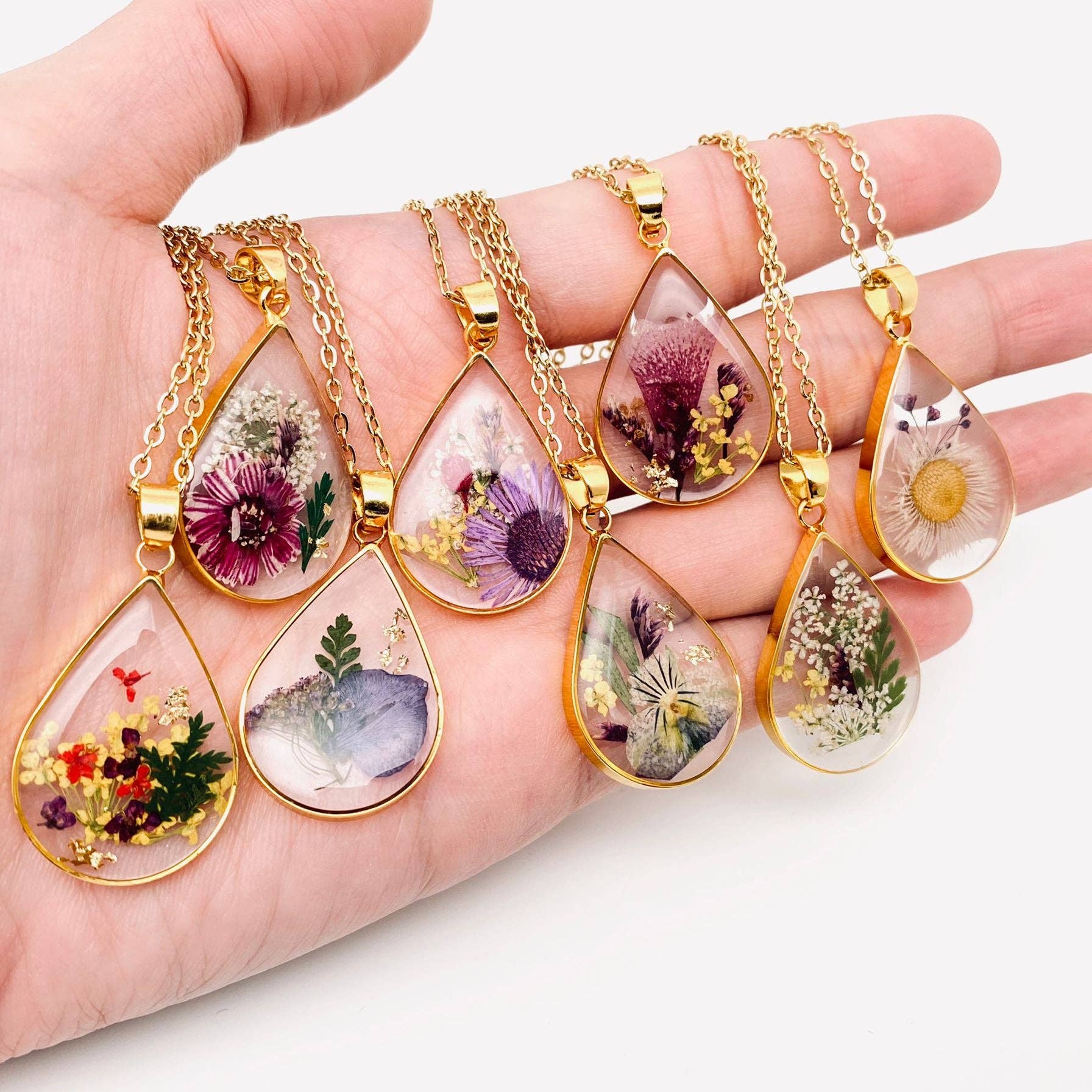 Teardrop necklace with real pressed dried flowers in resin. Unique floral charm with stainless steel chain and copper frame. Nature-inspired and handcrafted.