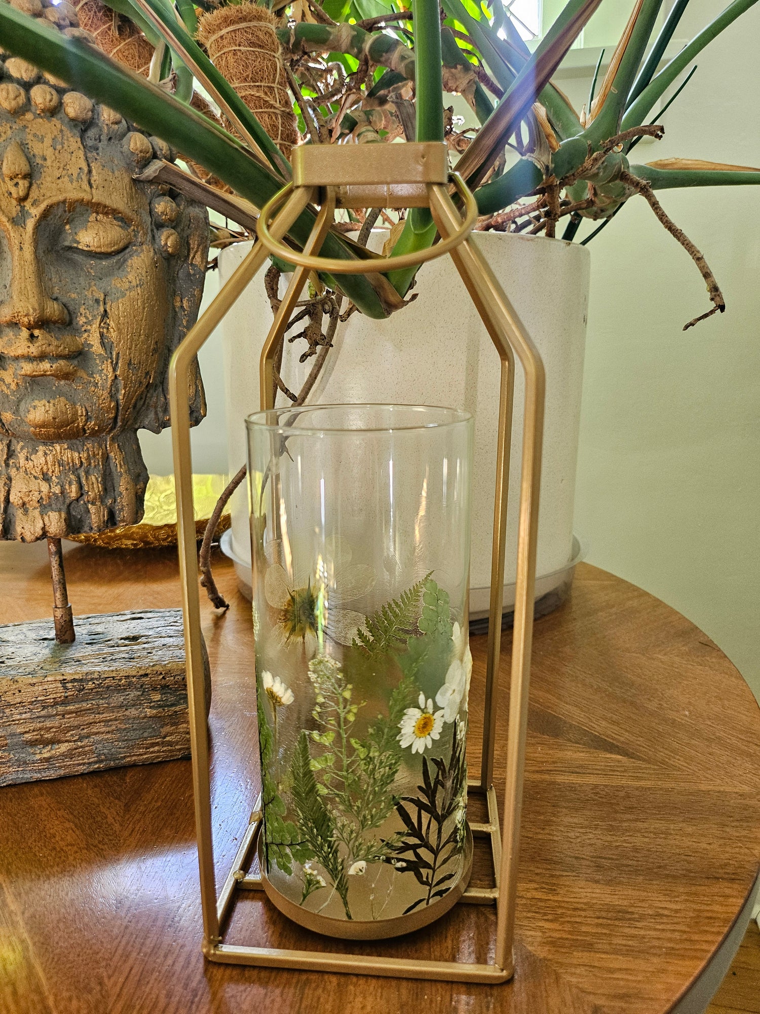 White Daisy & Ferns Gold Lantern features real pressed flowers in a gold frame—perfect for adding woodland charm and soft, natural light to any space.