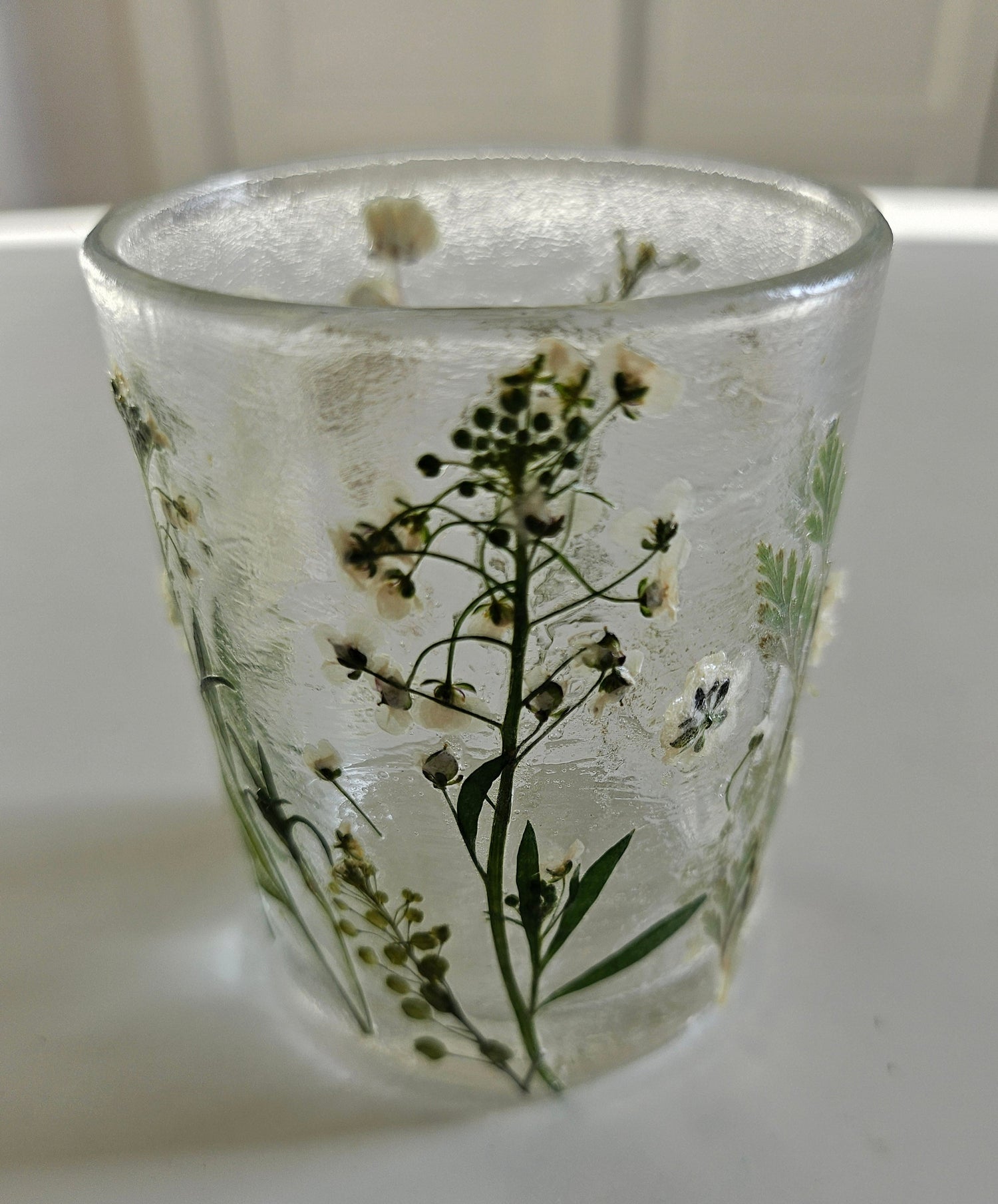 Fairy Tea Candles: Decorative Dried Flower Tea Candles and Votive Holders 2.5"x2" add elegance to any space. Perfect for tea parties, dinners, or meditation, they include Set & Setting Love in Merry and Bright Tea Light Candles with champagne, balsam fir, and moss scents. Stylish, low-maintenance, and ideal as gifts for any occasion.