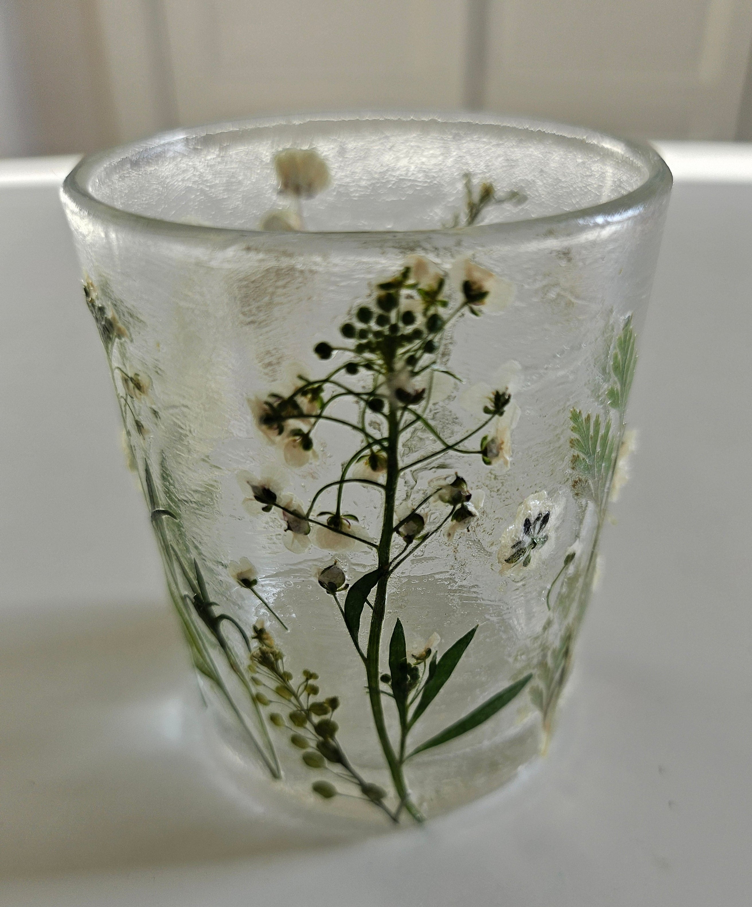 Fairy Tea Candles: Decorative Dried Flower Tea Candles and Votive Holders 2.5"x2" add elegance to any space. Perfect for tea parties, dinners, or meditation, they include Set & Setting Love in Merry and Bright Tea Light Candles with champagne, balsam fir, and moss scents. Stylish, low-maintenance, and ideal as gifts for any occasion.