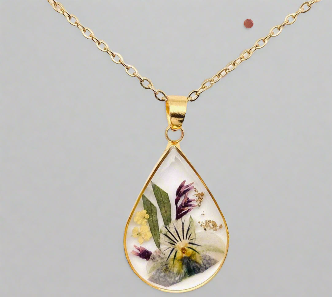 Teardrop necklace with real pressed dried flowers in resin. Unique floral charm with stainless steel chain and copper frame. Nature-inspired and handcrafted.
