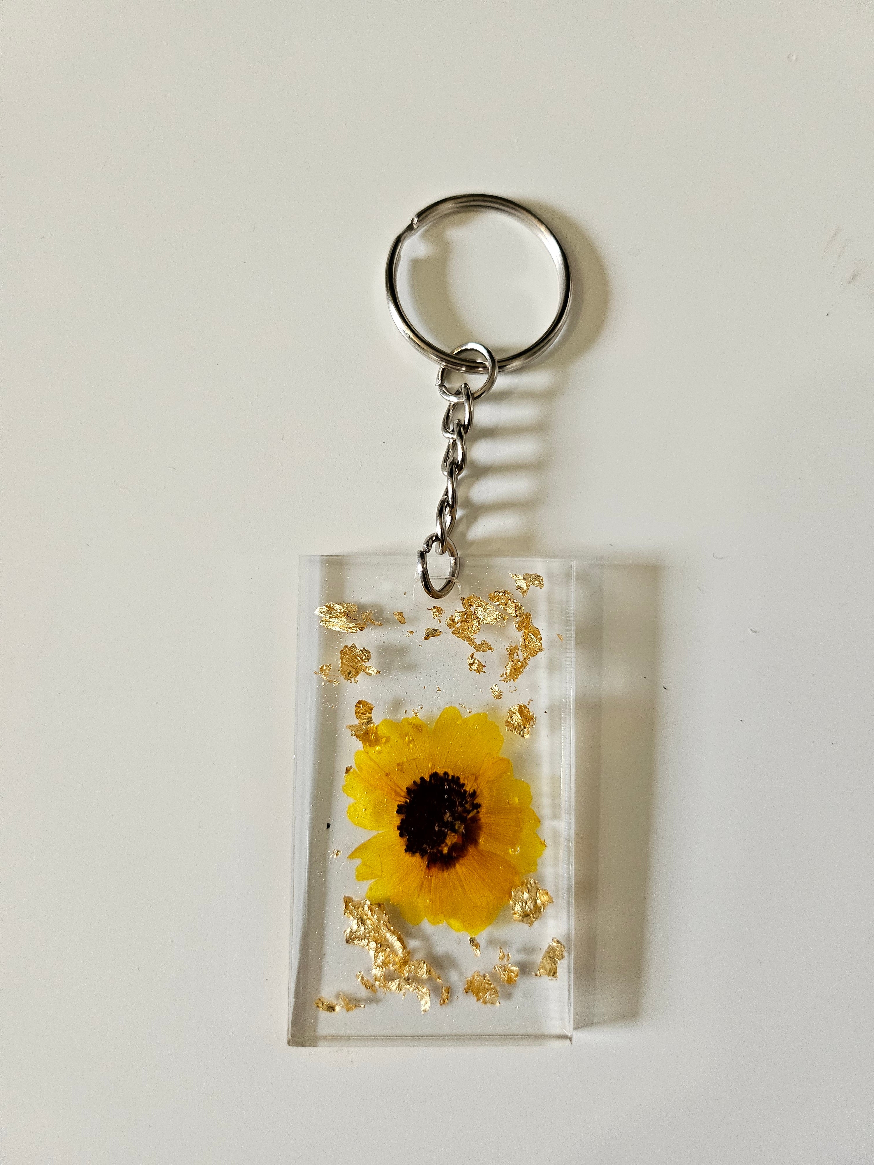 These Resin Pressed Flowers Keychains are handcrafted with real dried flowers suspended in crystal-clear resin.