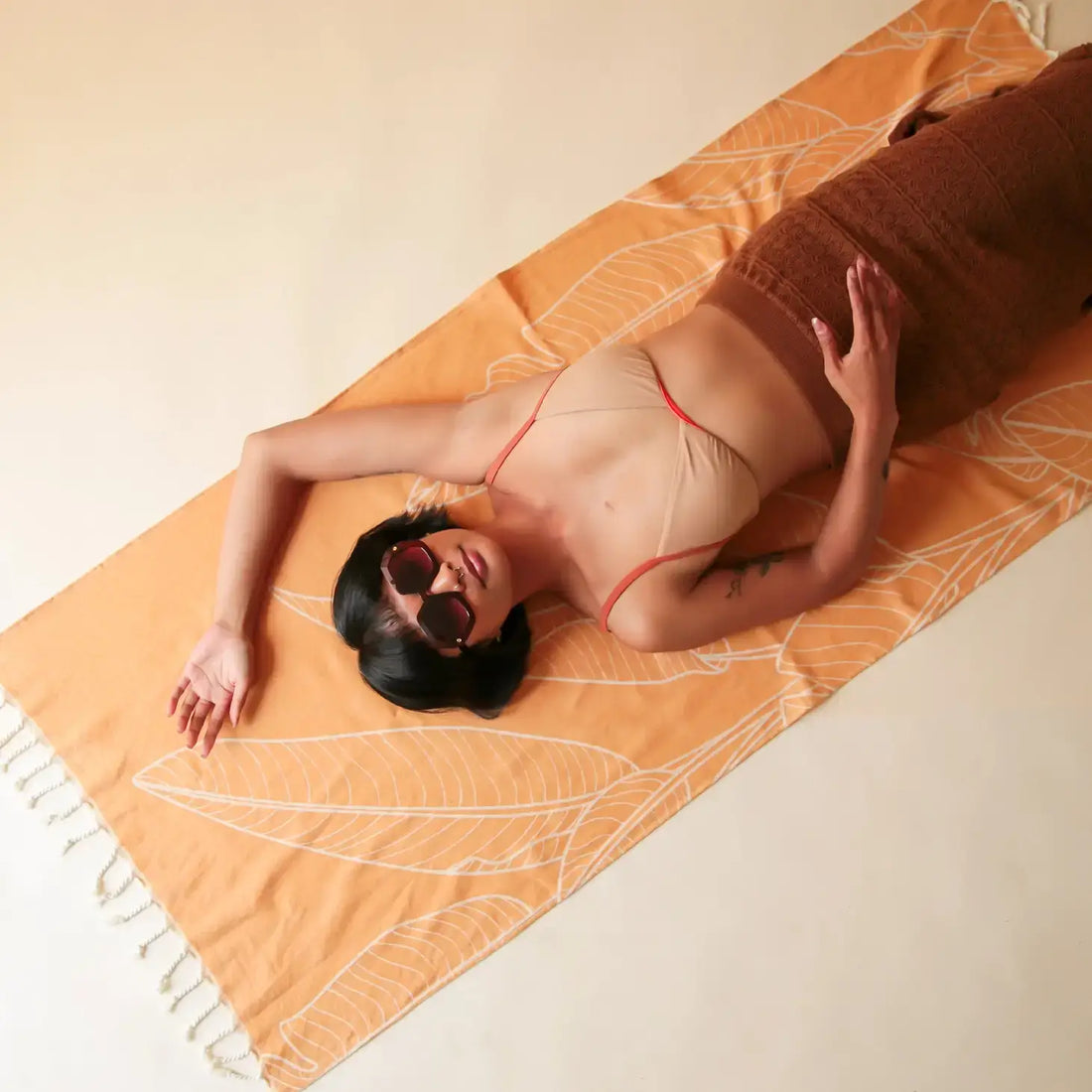 Ultra-absorbent, quick-drying beach towel with bold banana leaf print. Lightweight, sand-resistant, and perfect for beach days or poolside lounging.