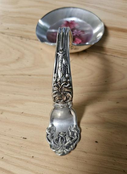 Handcrafted vintage silverware ladle trinket holder with resin and dried flowers. Perfect for rings, jewelry, and décor. Whimsical, cottagecore, one-of-a-kind.