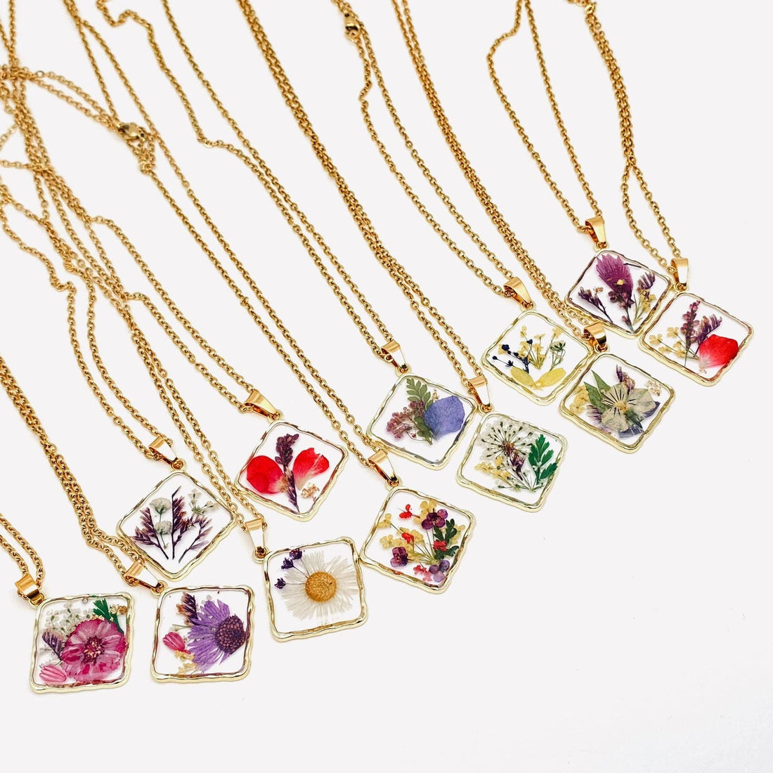 Handcrafted square pendant necklace with real pressed dried flowers in clear resin. Unique botanical jewelry with stainless steel chain and copper frame.