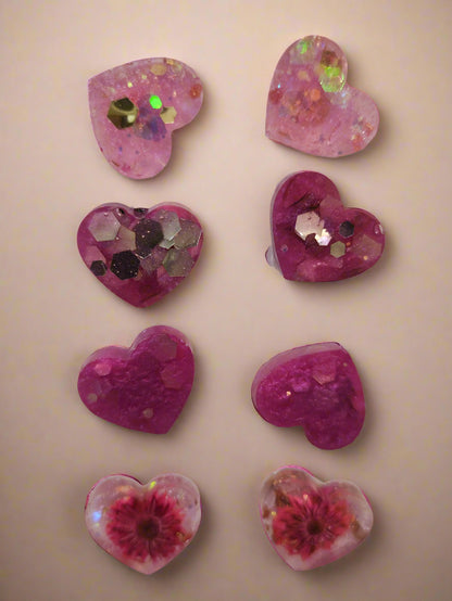 Make 2 pairs of flower stud earrings with real botanicals at Jungle Relics. A cozy 1.5-hour workshop with tea, guided instruction, and creative vibes. Ages 13+.