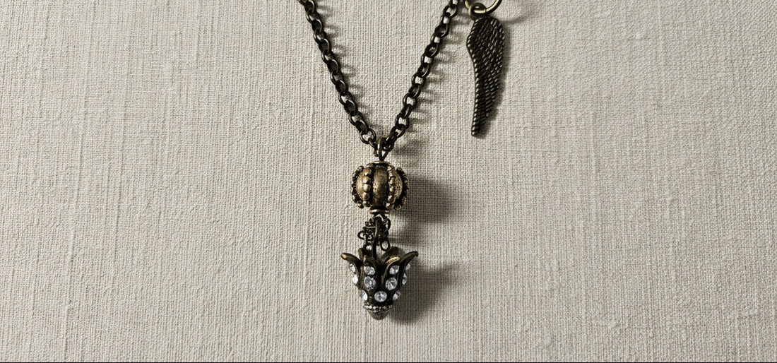 Steampunk pendants with gears, chains, tags, beads, and airship-inspired designs. Handcrafted, unique mixed-media necklaces perfect for cosplay, gifting, and fans of steampunk