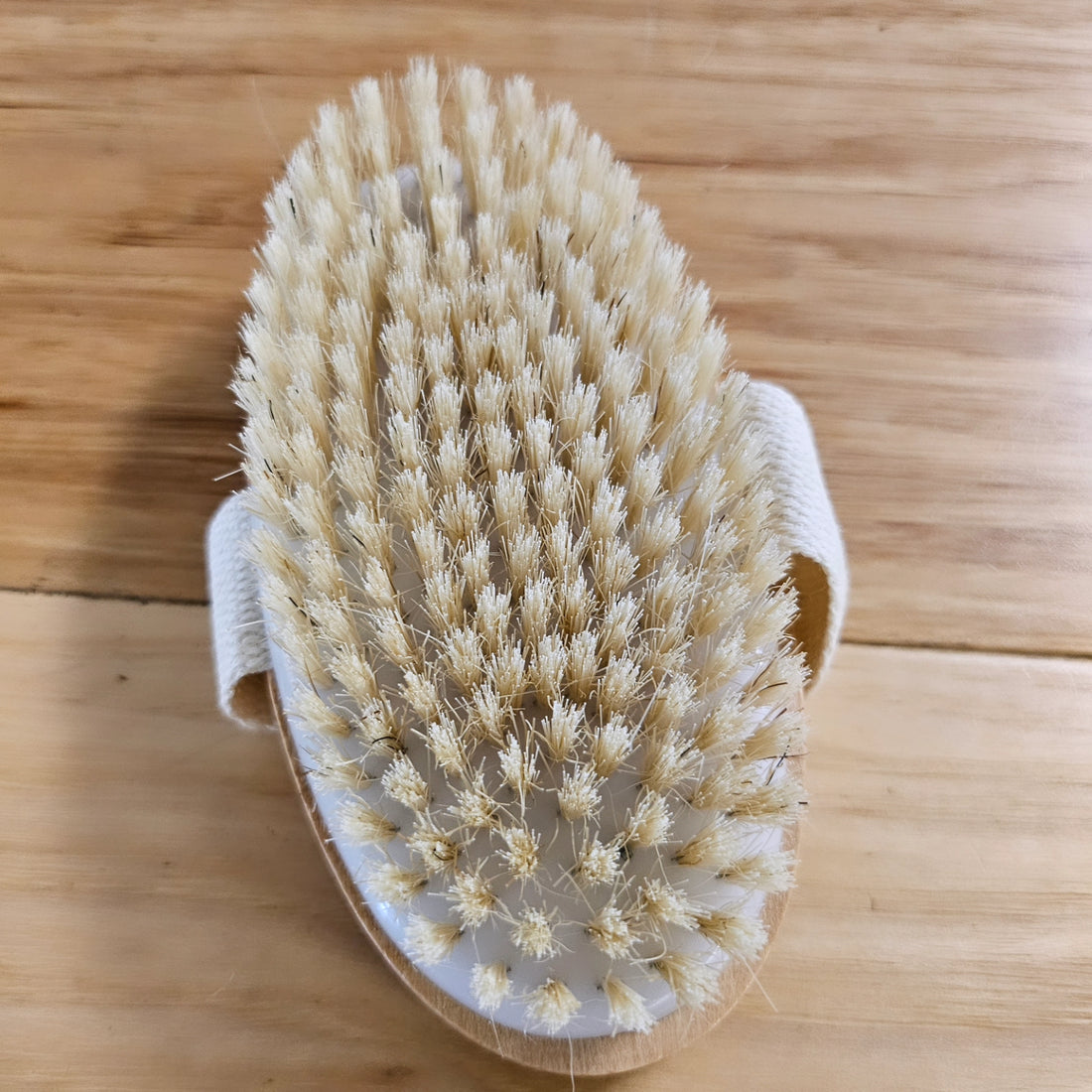 Natural dry brushing body brush with boar bristles &amp; massage nodes. Exfoliates, boosts circulation, supports lymphatic drainage &amp; glowing skin.