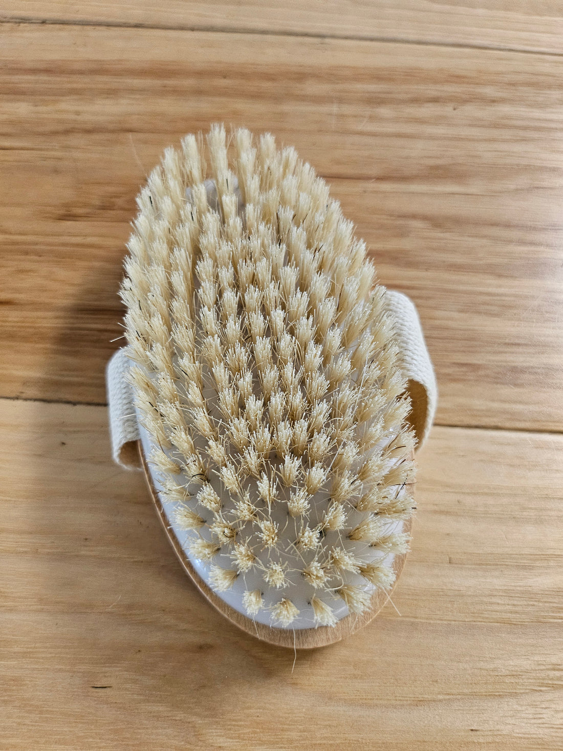 Natural dry brushing body brush with boar bristles &amp; massage nodes. Exfoliates, boosts circulation, supports lymphatic drainage &amp; glowing skin.