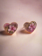 Make 2 pairs of flower stud earrings with real botanicals at Jungle Relics. A cozy 1.5-hour workshop with tea, guided instruction, and creative vibes. Ages 13+.