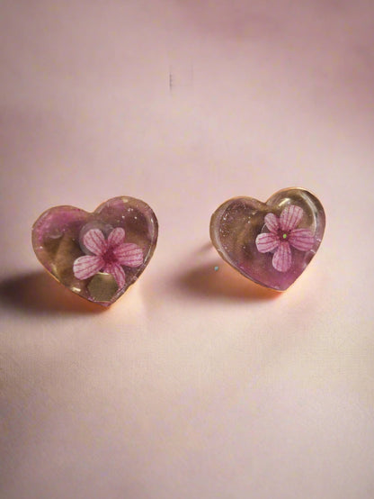 Make 2 pairs of flower stud earrings with real botanicals at Jungle Relics. A cozy 1.5-hour workshop with tea, guided instruction, and creative vibes. Ages 13+.