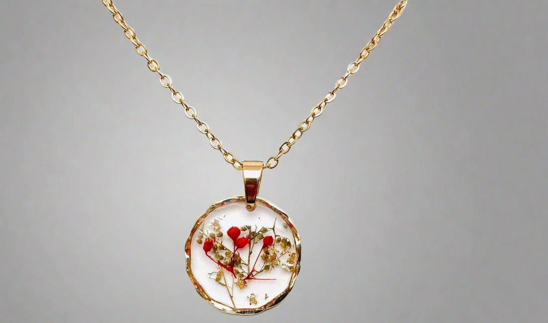 Real pressed flower round pendant necklace in clear resin. Lightweight, nature-inspired, and handcrafted for a unique botanical jewelry statement.