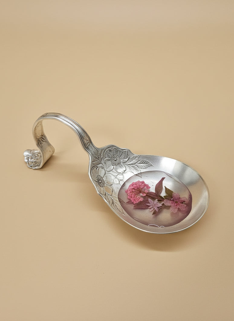 Handcrafted vintage silverware ladle trinket holder with resin and dried flowers. Perfect for rings, jewelry, and décor. Whimsical, cottagecore, one-of-a-kind.