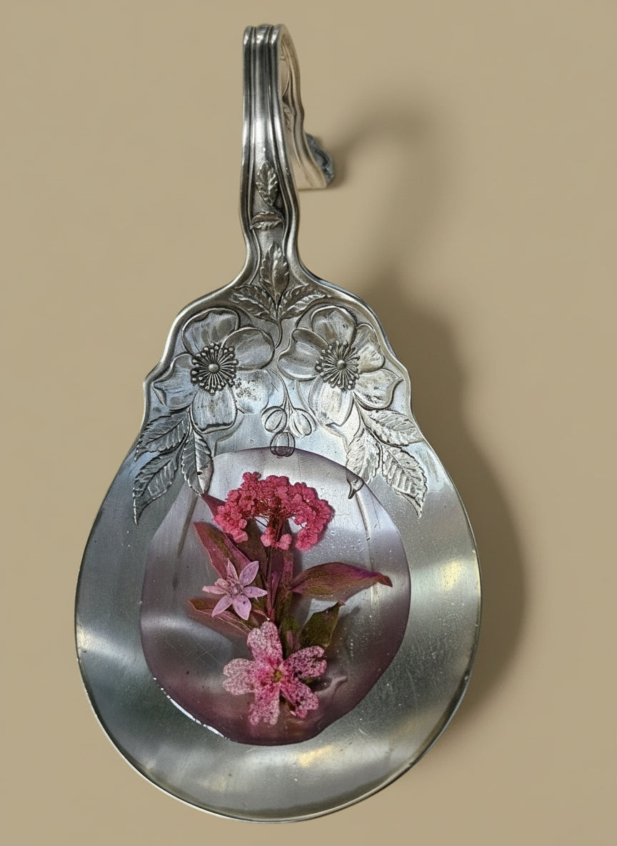 Handcrafted vintage silverware ladle trinket holder with resin and dried flowers. Perfect for rings, jewelry, and décor. Whimsical, cottagecore, one-of-a-kind.