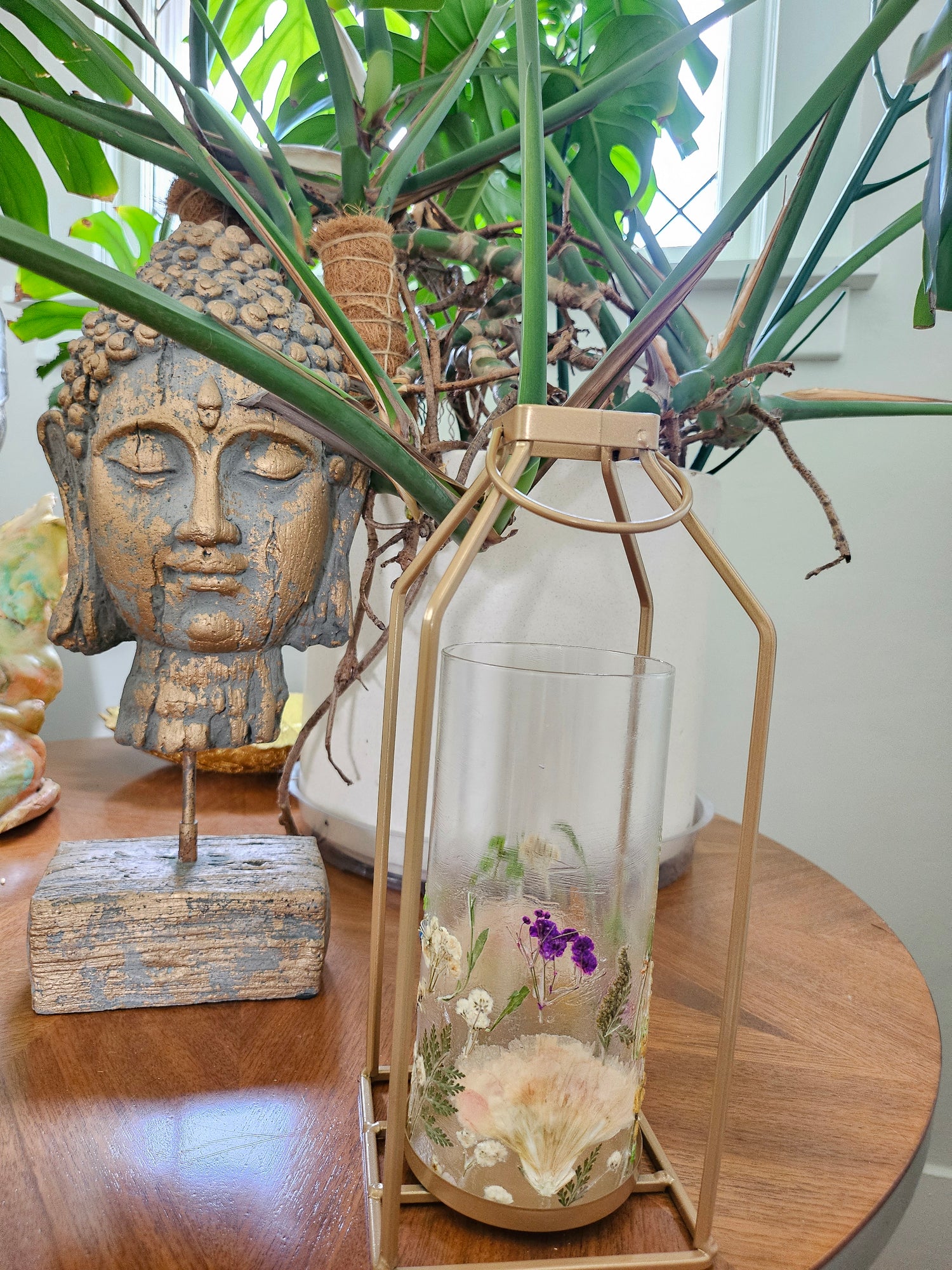 Fairy flower lantern workshop at Jungle Relics + Relic. Create a pressed flower lantern, sip tea, and relax in this cozy creative experience.